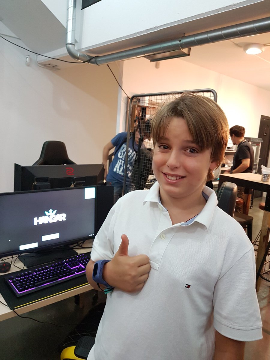 gestorboadilla's tweet image. Una pasada los monitores de hangar.@ZOWIEbyBenQES @HangarGaming #ZowieGameNights