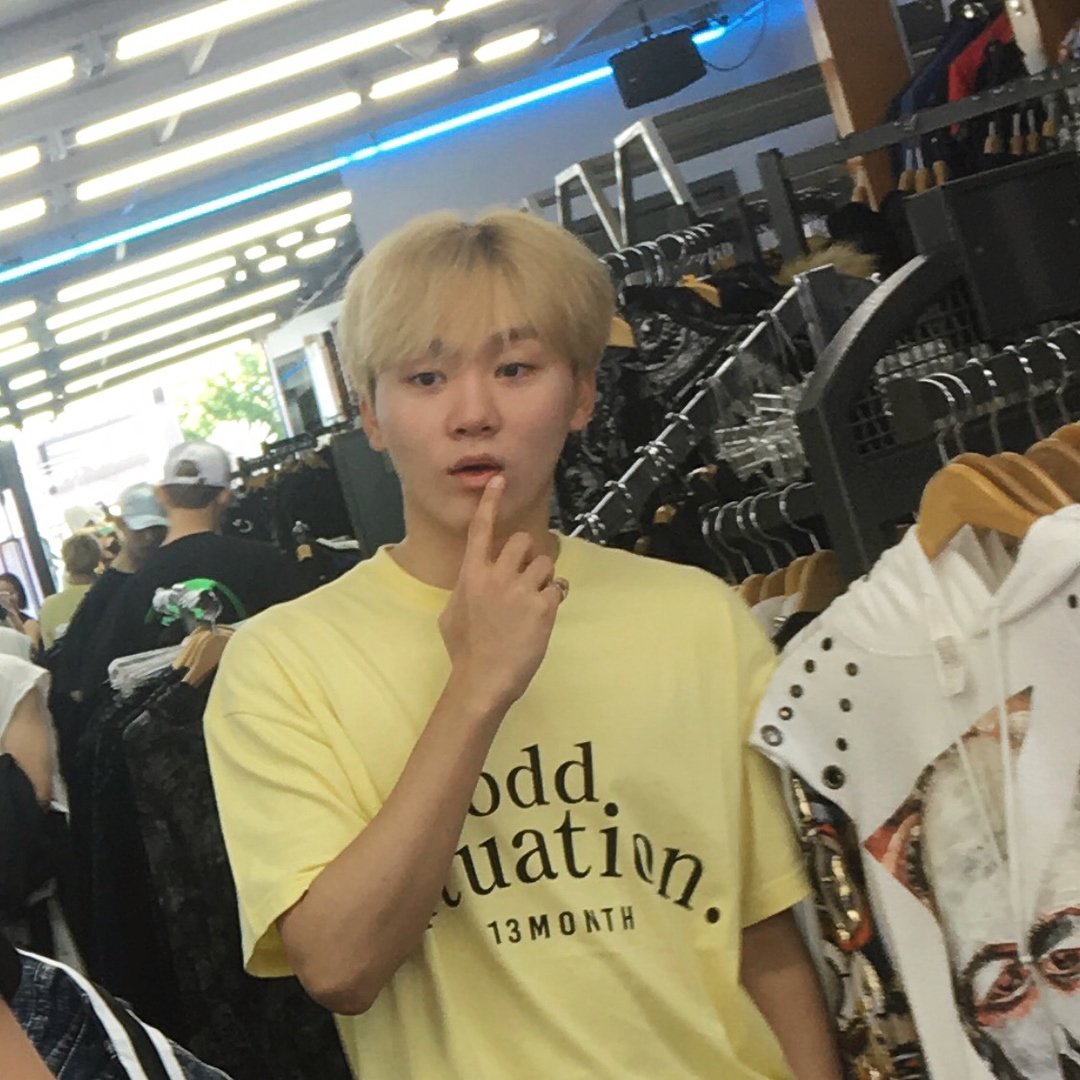 17Brazil_'s tweet photo. [#GYUSTAGRAM] 16.08.18

min9yu_k: 
O Seungkwanie também quer vestir isso?

↓ Comentários
pledis_boss: Eu quero
_
https://t.co/6LiXVxuLJs
Trad. ing: SVT17_TRANS
Trad. pt/br: Hey SM17E - SEVENTEEN BR
#SEVENTEEN @pledis_17 #MINGYU #SEUNGKWAN https://t.co/EPNLHc3gmD