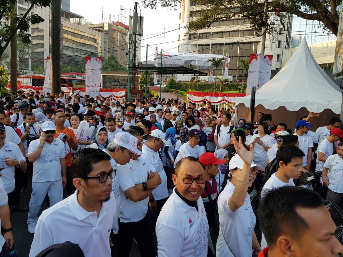 agrinas_palma's tweet photo. Dalam rangka HUT RI ke 73, Direktur dan Ka.Sekper PT. Indra Karya turut serta dalam acara jalan sehat 7.3k yang diselenggarakan oleh @KemenBUMN
Bravo BUMN Indonesia
#OneVision
#OneMission
#OneFamily
#toExcellence
#infoIKA #73ThnIndonesiaBUMNHadirUntukNegeri https://t.co/bqK7rP7E23