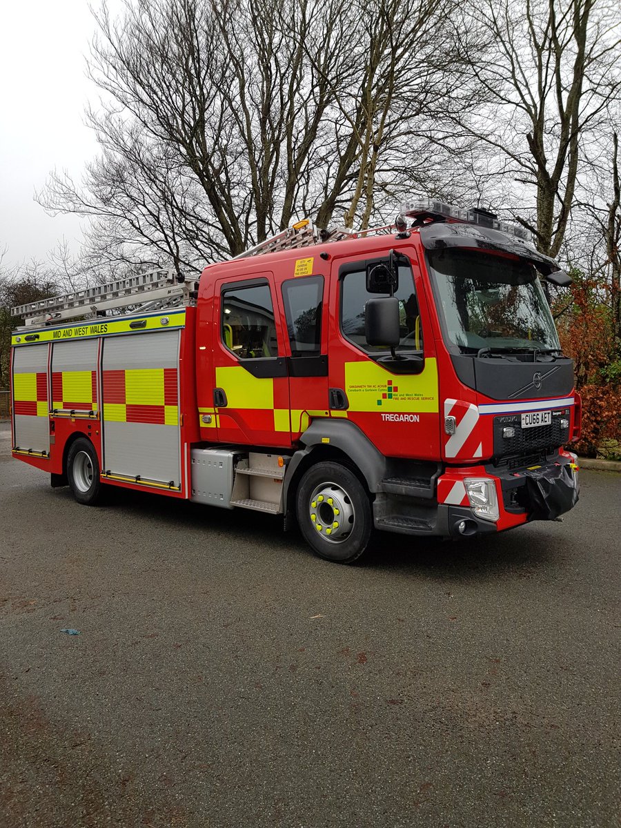 StnTregaron's tweet photo. 22p1 was mobilised to a garden hedge on fire in the Pontrhydfendigaid area in the early hours of this morning, crews extinguished using HRJ and beaters https://t.co/DxTwz1cgQK