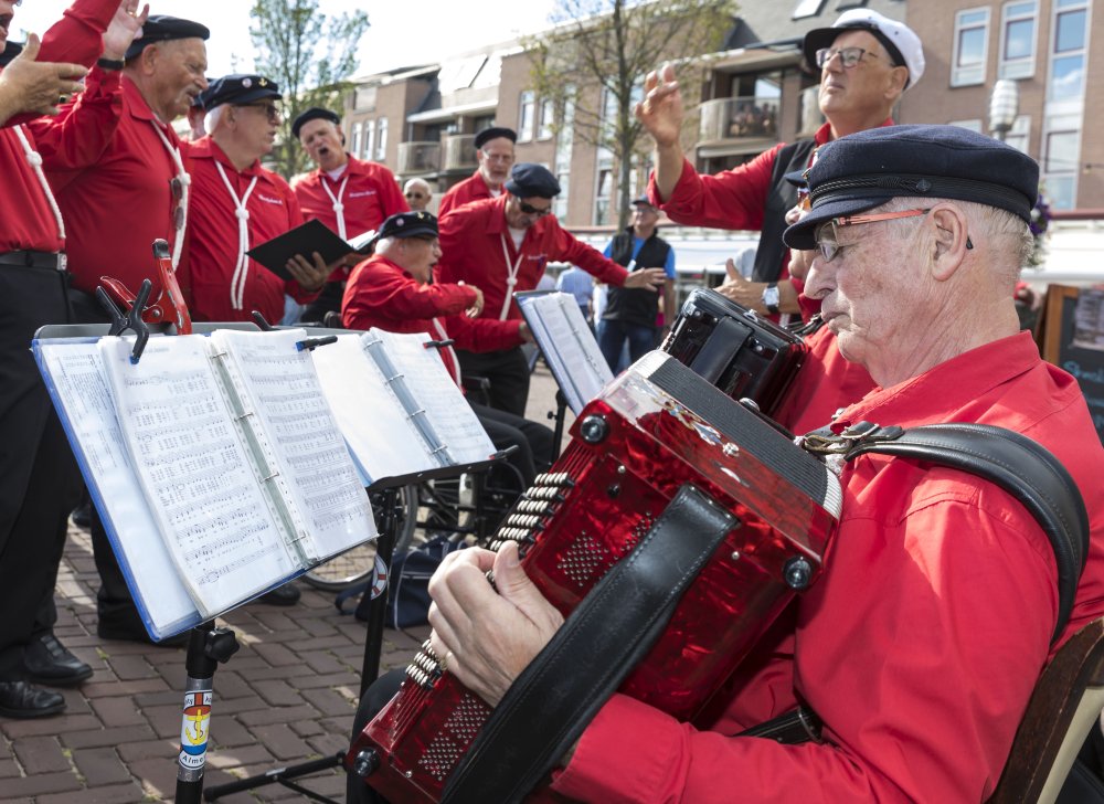 AHFAlmere's tweet photo. Natuurlijk mag je ook meezingen tijdens de zeemansliederen die de #Shantykoren opdragen op zondag 2 september! #AHF2018 #zingmee #cultuur #muziek 31 aug t/m 2 sept 2018 https://t.co/O85Mte49OQ https://t.co/4yZ74wzIag