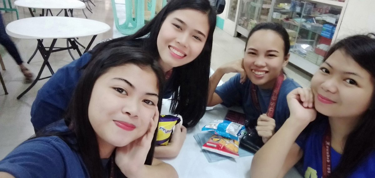 sweetbalanon's tweet photo. The friends stay together love forever. 
Pero forever na nag paplastikan 🐠lang 
򐠽򖀽򖀠love yeah powerpop https://t.co/N9uL4NVDFu