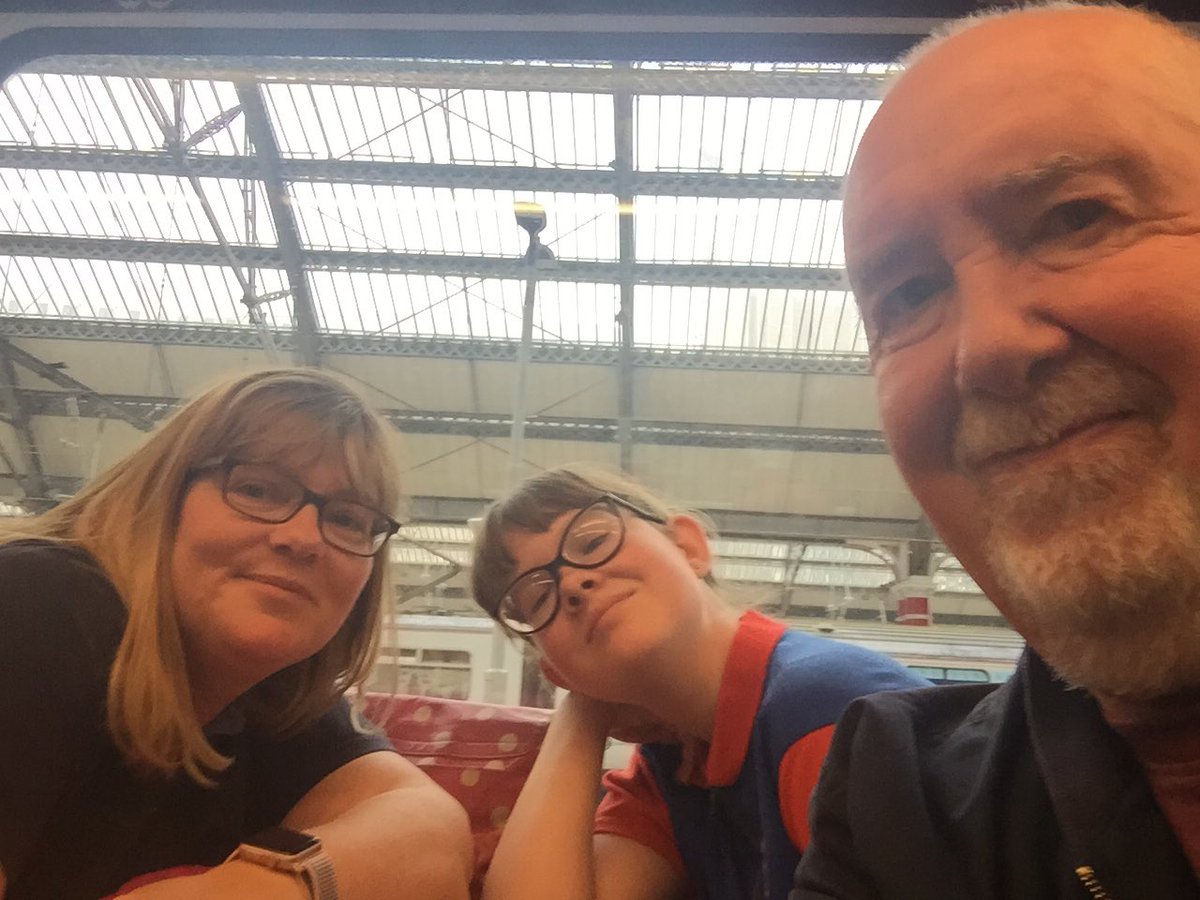 Off to swarm day.....late but we’ll get there #swarm Day #Girlguiding #girlguidingmanchester #beesinthecity