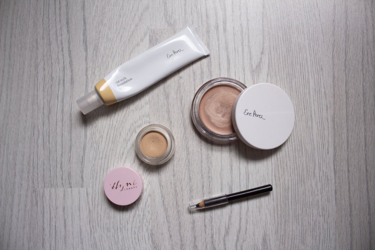 I've shared my favourite make up items for summer on the blog  bit.ly/2JXDmDf  featuring <a href="/ErePerezEurope/">Ere Perez Europe</a> <a href="/HyntBeauty/">Hynt Beauty</a> &amp; Inika #bbloggers #greenbloggers #greenbbloggers #naturalbeauty