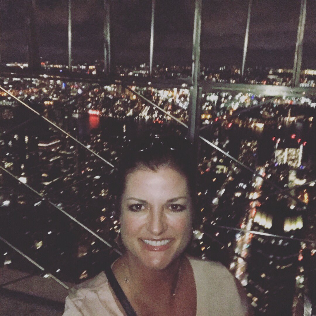 on_vakation's tweet photo. #checkedoffbucketlist #nycempirestatebldg https://t.co/6j7kV1bVxd