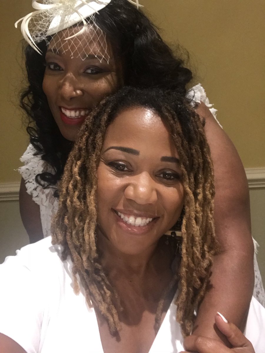 SheraeEllison's tweet photo. Celebrating Shanta. โค๏ธ๐๐๐ #dinnerenblanc #dinnerenblanc2018 #bdaycelebration #womenempowerment #womeninspiringwomen #bedifferent #classymom #naturalhair #allwhiteparty #blackwomanmagic #sophisticated #earth #queen #vibesspeaklouderthanwords https://t.co/zpZbq3cW41