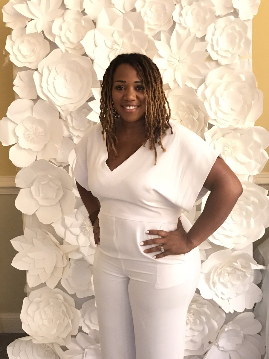 SheraeEllison's tweet photo. Celebrating Shanta. โค๏ธ๐๐๐ #dinnerenblanc #dinnerenblanc2018 #bdaycelebration #womenempowerment #womeninspiringwomen #bedifferent #classymom #naturalhair #allwhiteparty #blackwomanmagic #sophisticated #earth #queen #vibesspeaklouderthanwords https://t.co/zpZbq3cW41