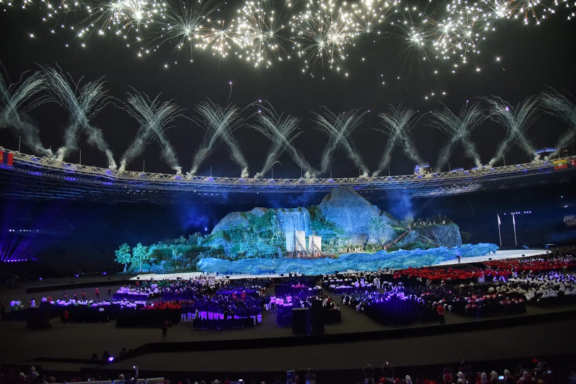 Selamat dan apresiasi setinggi-tingginya kepada semua yg terlibat di #OpeningAsianGames2018!  Ini kerja kolosal teman2 INASGOC, tim kreatif, ribuan penampil dan relawan, sampai mereka yg bekerja di balik panggung dan layar. Teman-teman semua telah membuat sejarah baru semalam.