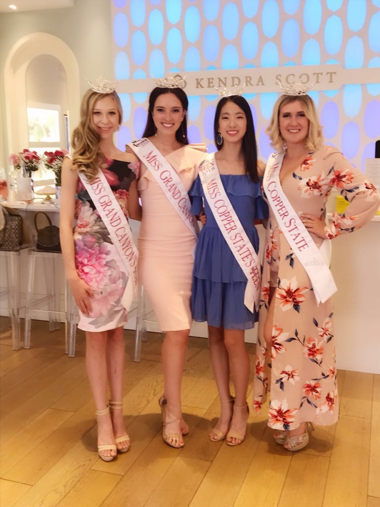 MissCopperStOT's tweet photo. A #sponsorsaturday goes to @kendrascott ! Kendra Scott has amazing jewelry and have always been so generous in what they have given to empower the women in the Miss America Organization! #kendrascott #jewelry #sponsor https://t.co/ZfIcqLeoVc