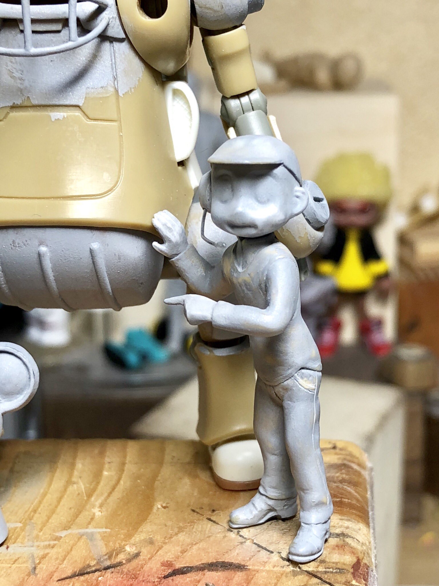 Kurukuru A Twitter Mr ｋさんフィギュアの工作完了 ヘッドは1 はかせ 手はタミヤの24 靴はどこかの35レジンを流用 改めて思うのは 世の中のフィギュア自作してる方々は凄いって事 ほんと憧れる T Co 4mmop2rdlr Twitter