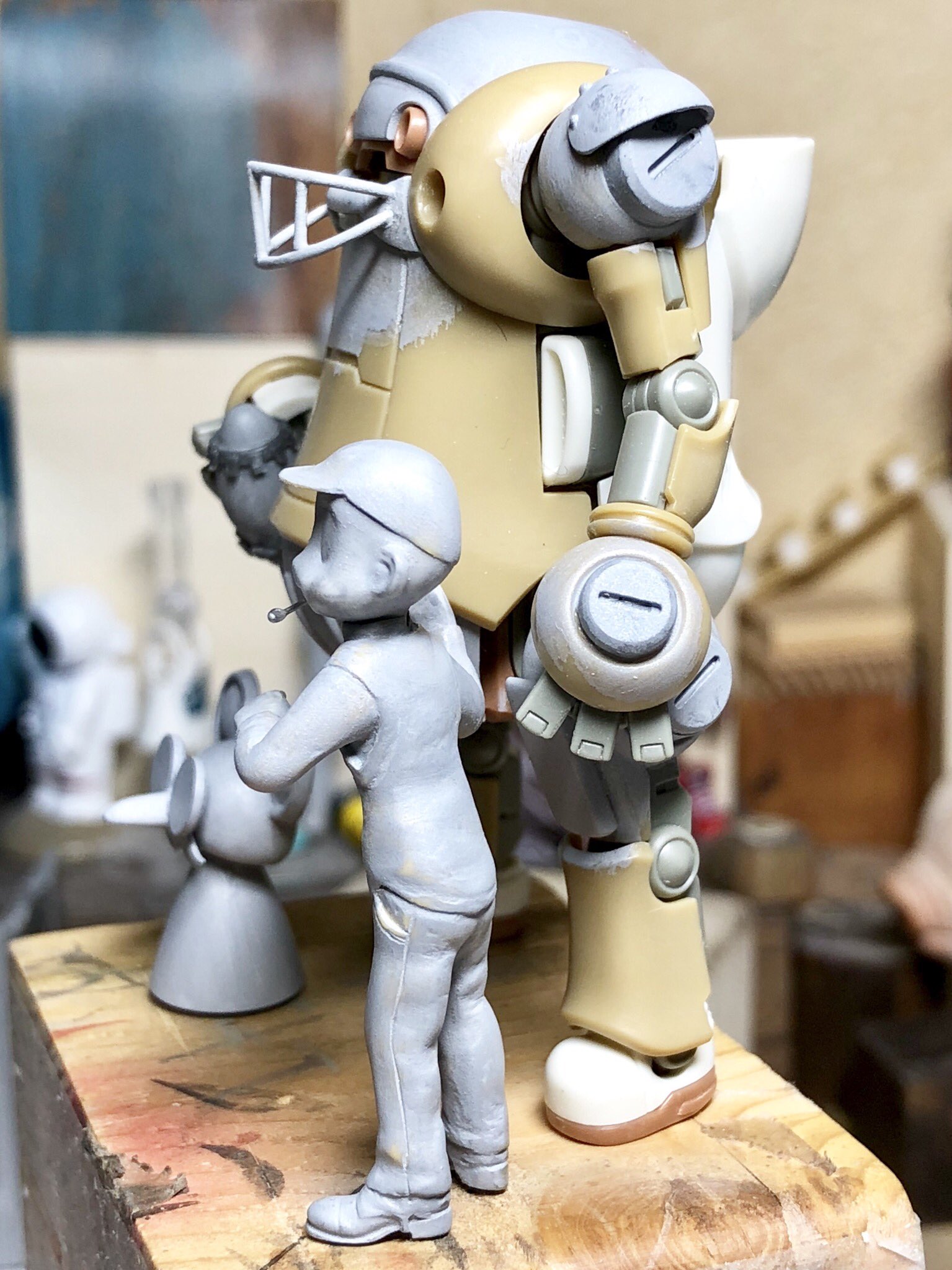 Kurukuru Mr ｋさんフィギュアの工作完了 ヘッドは1 はかせ 手はタミヤの24 靴はどこかの35レジンを流用 改めて思うのは 世の中のフィギュア自作してる方々は凄いって事 ほんと憧れる T Co 4mmop2rdlr Twitter