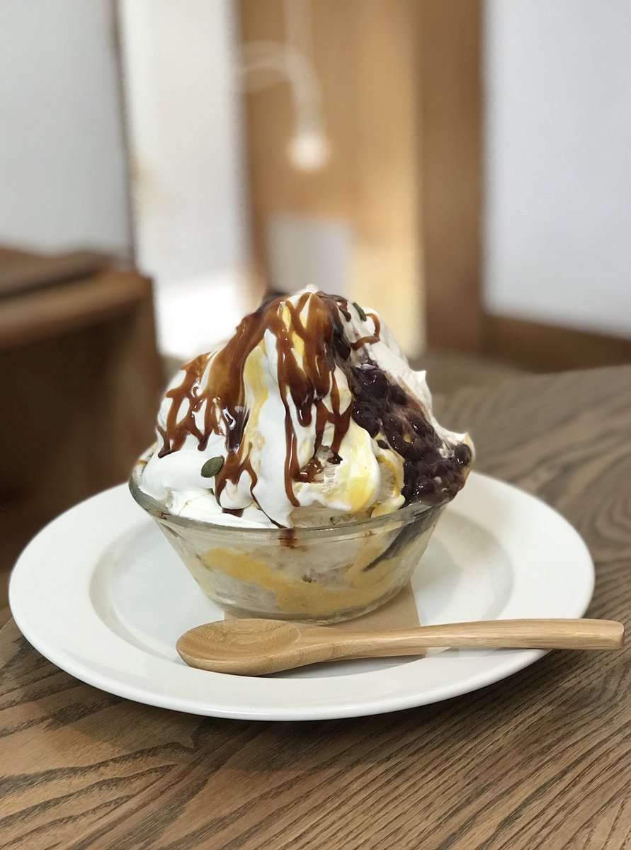 papipapicooo's tweet photo. Journal cafeさんにて🍜
「かぼちゃとあずきの黒みつのかき氷」「マンゴーマンゴーのかき氷」
かぼちゃは安定して旨し(ㅅ´³`)♡
マンゴーは甘いんだけど、いつまでも口の中に甘さが残らない♪
かぼちゃおかわりしたくなっちゃうなぁw
#Journalcafe https://t.co/XniNP09Z0v