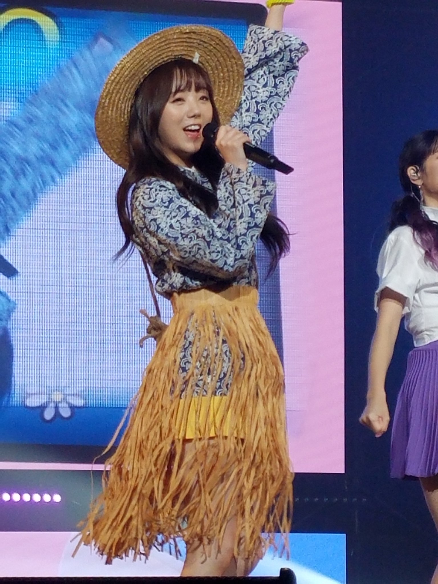 ٹوئٹر ヒロちゃん Lovelyz Twitter پر ケイちゃんの浦島太郎 罰ゲームコスプレにしては 浦島太郎というか ケイちゃんが着るとちょっとした夏のバカンス衣装に見えてくるんだけど 麦わら帽がとっても似合ってます 可愛いすぎよ Lovelyz 러블리즈