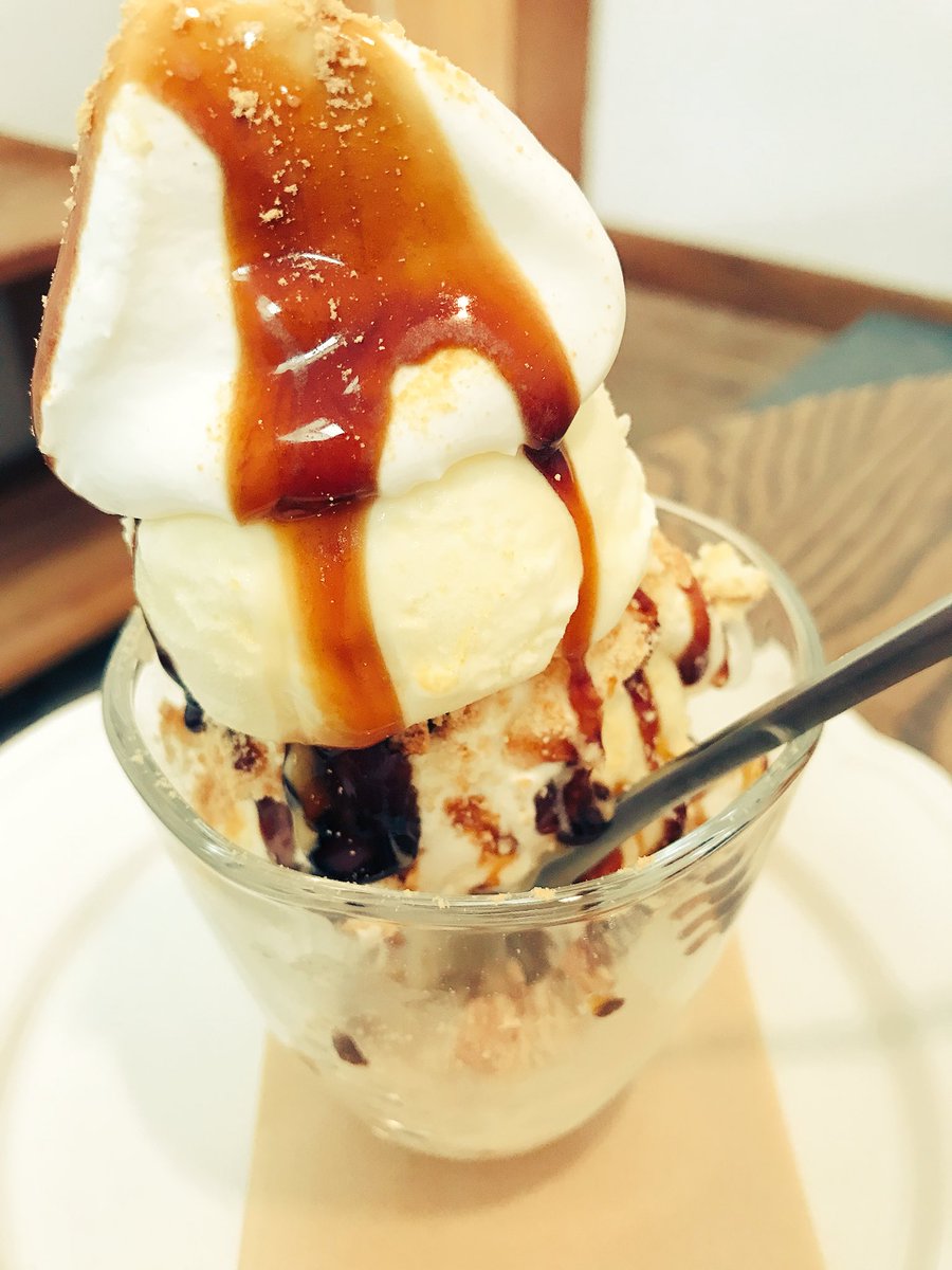 papipapicooo's tweet photo. 結局、昔よく食べた
「黒みつきなこパフェ」にした♡
ジャーナルの黒みつは美味しいんだよねぇ◡̈♥︎
#Journalcafe https://t.co/YCUGm1oiID