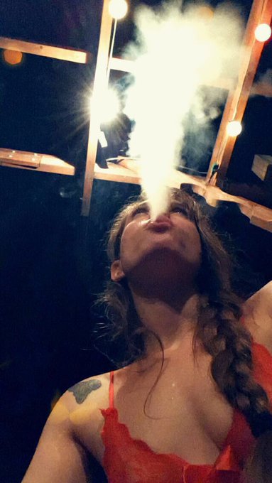 #sexysmoker #smokefetish I'm DaisyChaos on https://t.co/9rzw4UpHFH you will find a lot of me smoking<a href="/tag/sexysmoker"class="tags">#sexysmoker</a><a href="/tag/smokefetish"class="tags">#smokefetish</a>