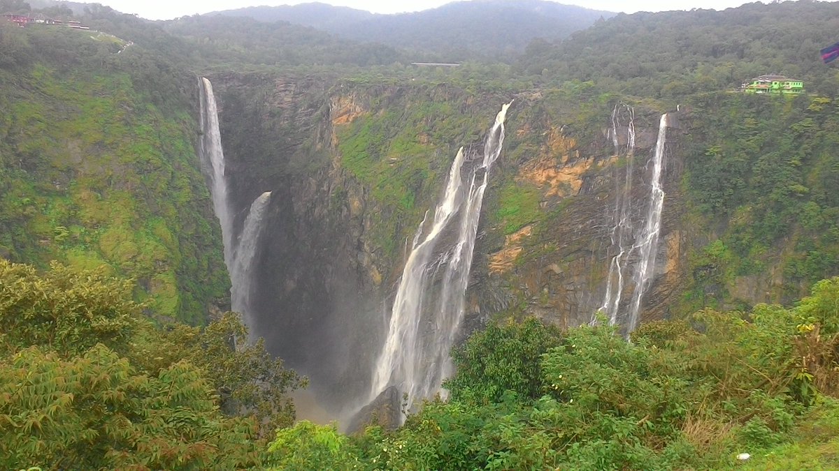 bhargavibaru93's tweet photo. #WorldPhotographyDay #jog_falls #MyClick Memories are wrap together is an photography...🤳 https://t.co/NFH7JnyNF3