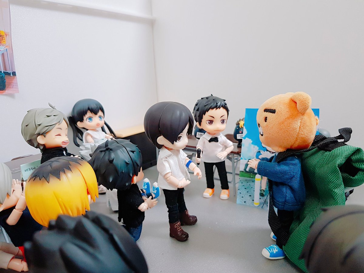 hbdtobio09's tweet photo. "아 결국 가위바위보까지 왔습니다. 자 두 분, 가위바위보로 정해주세요. 무조건 단판제!"
"낄데 안 낄데 구분 못합니까?"
"오타쿠의 한은 그런 것... 너를 사랑해도 쵱컾 등신대는 또 다른 이야기란다 자 순순히 내라!"

"가위!"
"바위!" https://t.co/bzmPpIiJul