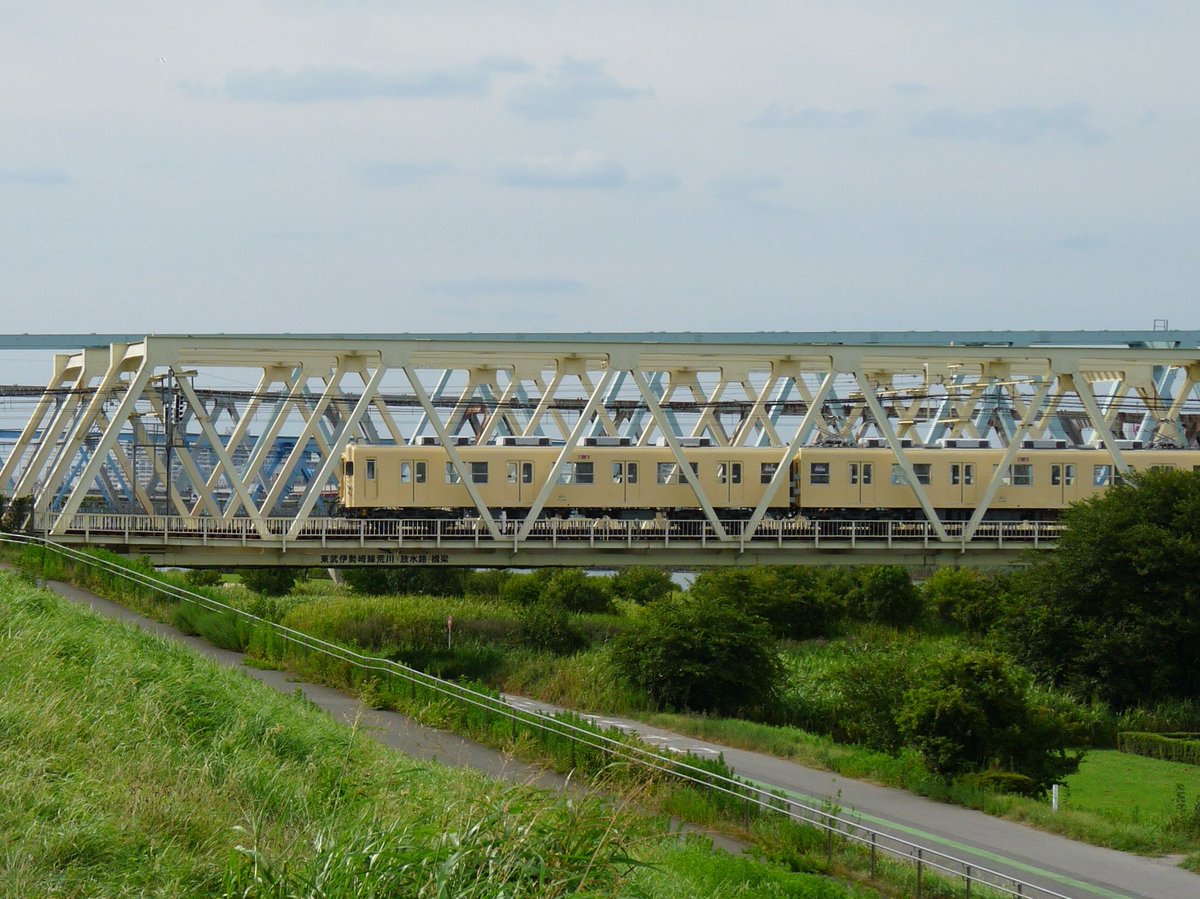 バリバリの金八世代降臨。 #8111F #8000系 #東武 #荒川土手 #金八先生