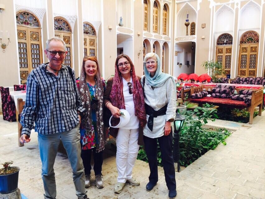 frirandest's tweet photo. Des #Touristes qui éprouvent une bonne journée dans les #maisons_traditionnelles_Iraniennes :
Par Circuit Iran , vous pouvez visiter des belles #maisons_historiques avec une #architecture_persane_magnifique :
https://t.co/4oV5j594qq
#IranDestination #voyageIran #CircuitIran https://t.co/pBtMGIfZSp