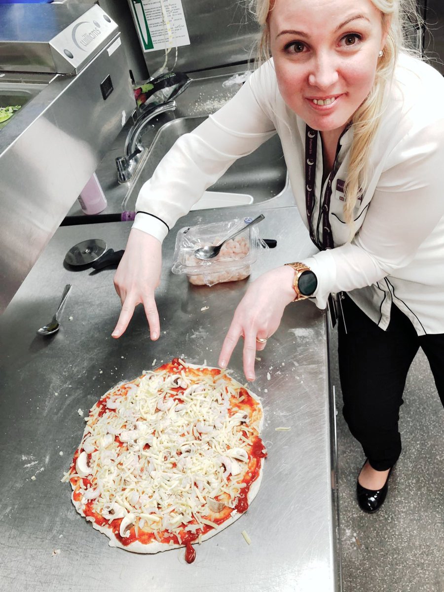 When you are helping out in the kitchen and you realise that is the 1st pizza you have ever cooked!🍕 😂 #ProudMoment #BestPizza #HappyGuest #BusyShift <a href="/FaridniaSid/">Sid Faridnia</a> <a href="/didimhm/">Didi</a> <a href="/SDEBDD/">simon ewins</a> @J_K_H_A_N