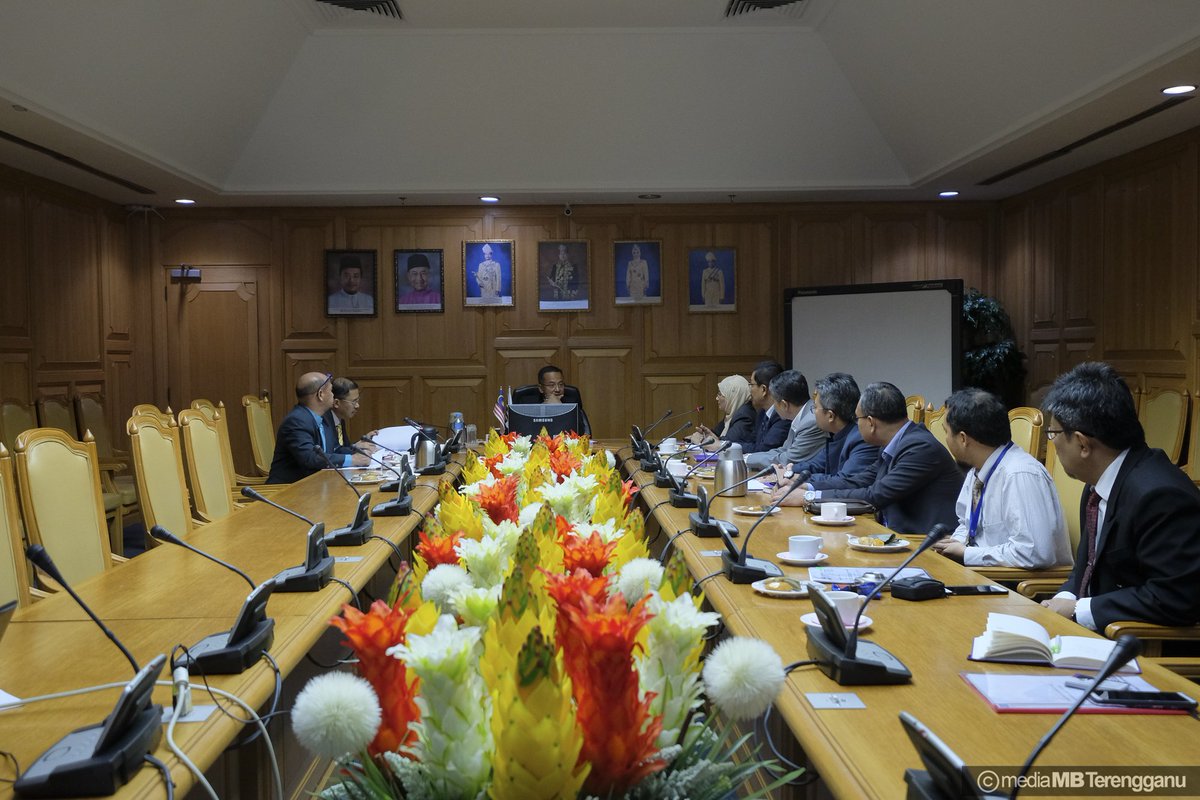 Pagi ini mendengar taklimat mengenai On Shoreline Kuala Kemaman.