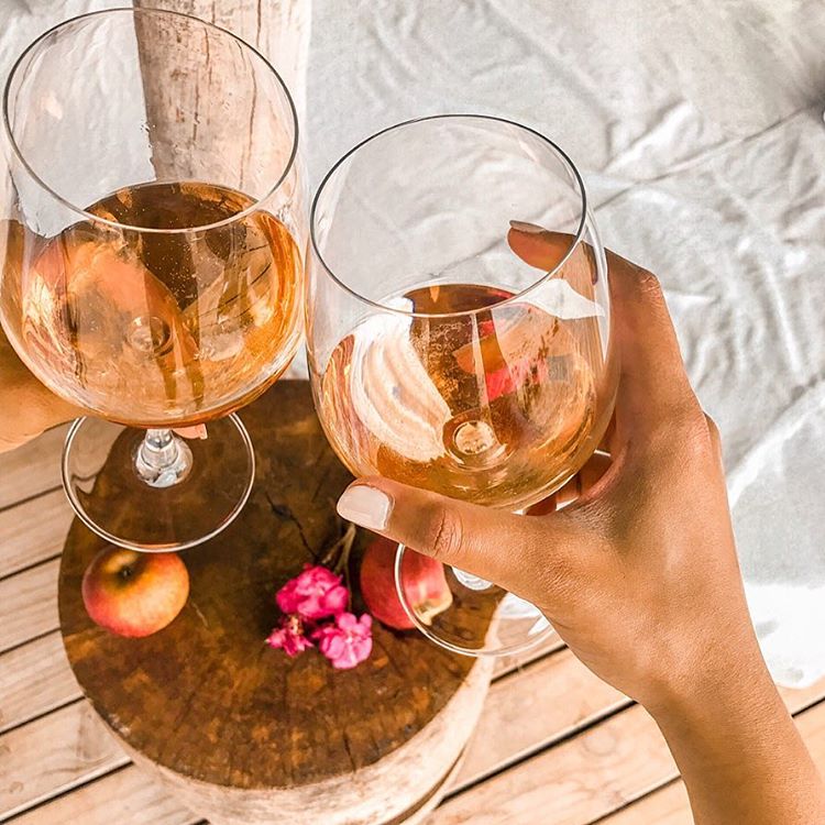 ShangriLaMaur's tweet photo. Cheers to days spent in a private cabana, on a private island, sun in the sky and sand beneath your feet. 📷 ayeshawanders_ https://t.co/u4oxoTmYIK