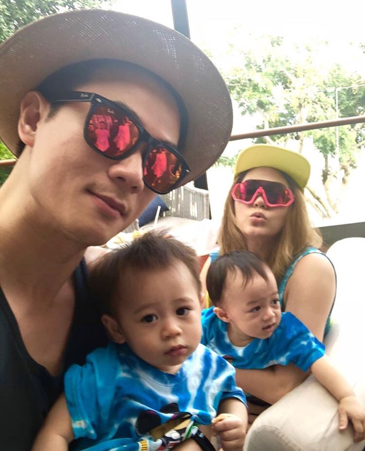 UnderbedDara's tweet photo. ม่ะม๊า กับ ปะป๊า ของพี่สายฟ้าพี่พายุฮะ 

สายแซ่บสายสับมาก กราบหุ่นขุ่นแม่ชมขุ่นพ่อน็อตนะ 
#ใต้เตียงดารา https://t.co/dPJfsljbEz