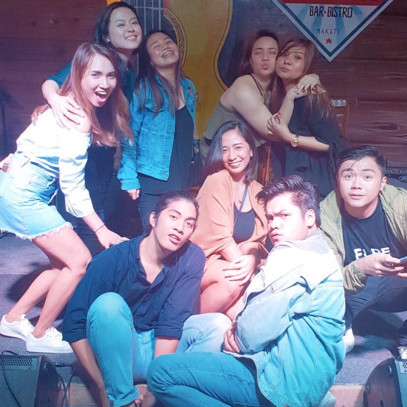 renziarriola's tweet photo. Thank you @antrosininglaya for a wonderful experience!!! Thank you direk sa free tix for the show!! π Dito lang kami, we'll wait for your come back!! π Kudos! @albinmolina @PeterNery @thea_magbanua @blurliwanag @AngelOclinaria @terencejan #AwksS2Party #AwksWebseries Cheers! π» https://t.co/KqK6sDJY42