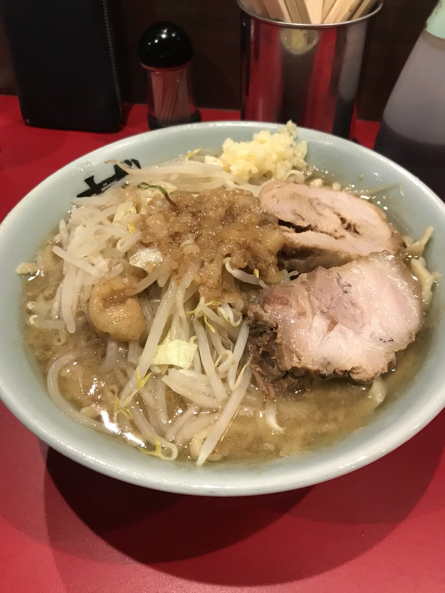 二郎系ラーメンに狂わされた漢 Twitter वर ラーメン きずな 岡山県岡山市にある二郎系ラーメン 味はひつこくないが脂が多いため素晴らしい中毒性がある 麺は平麺で醤油スープが程よく絡む 岡山県産ジロリアン育成場と言っても過言ではないだろう 二郎