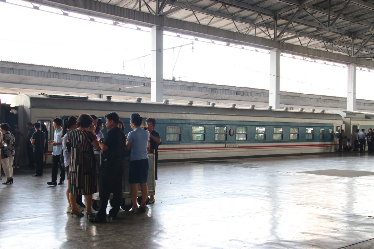 そういえば、朝鮮鉄道省（北朝鮮国鉄）の客車は今やほとんど新塗装化