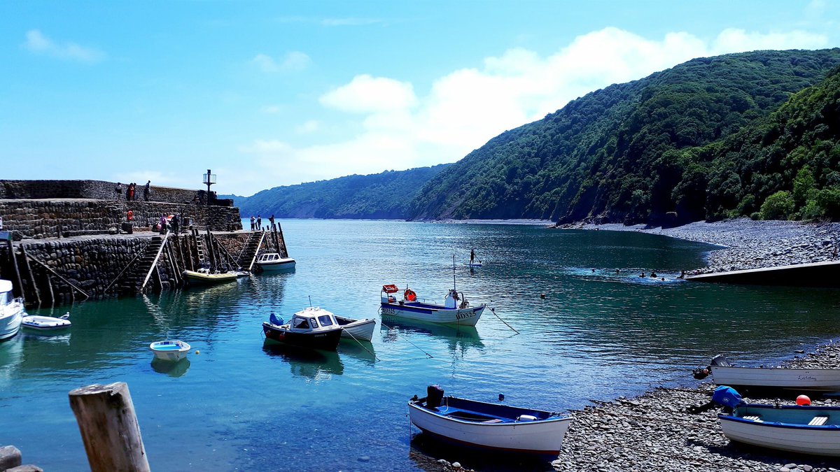 GreatDevonDays's tweet photo. Clovelly harbour is a magical place - one of the unique fishing villages of the world - have you enjoyed a visit @lovenorthdevon ? Photo #BeverleyStedford #WorldPhotoDay https://t.co/AU6yLrk4uG