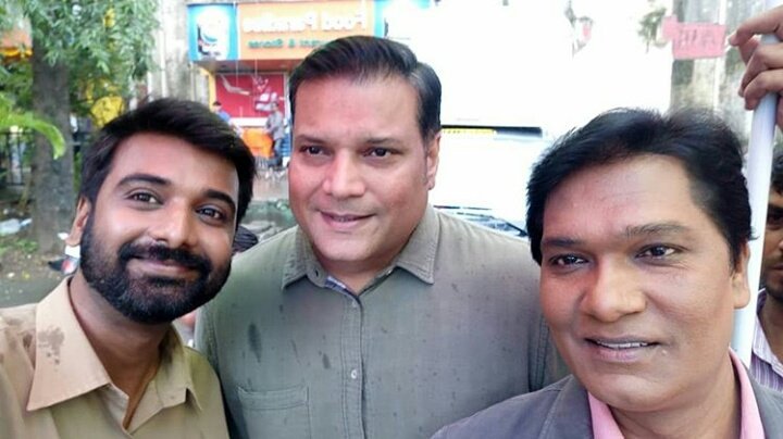 ShreosiG's tweet photo. "Here comes the smiling duo!!!!"....😍😍😍❤❤❤
#newoffscreenpic #BehindtheScenes #smilingduo😃😚
#justice4cid
. . . . . . . . . . . .
P.C: shared by ranjit.choudhary.982 on Instagram https://t.co/UBWO4nhxxr