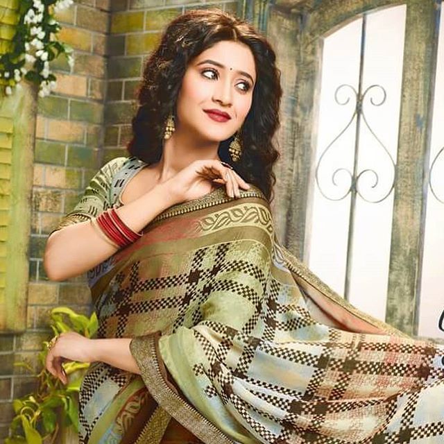telly_updates2's tweet photo. #kaira #shivin #yrkkh #naira #kartik #kairalove #shivangijoshi #mohsinkhan #kairavivaah #kairabest #kairamilan #kairaromance #kairatogether #keesh #kairarocks #naksh #rishidev #rishina #keerti #keeshlovestory #mohenakumarisingh #rimo #keeshkepal #kairaku… https://t.co/tJWpqwnyuV https://t.co/Ji7xpClKid