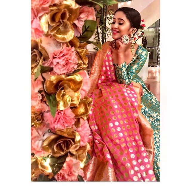telly_updates2's tweet photo. #kaira #shivin #yrkkh #naira #kartik #kairalove #shivangijoshi #mohsinkhan #kairavivaah #kairabest #kairamilan #kairaromance #kairatogether #keesh #kairarocks #naksh #rishidev #rishina #keerti #keeshlovestory #mohenakumarisingh #rimo #keeshkepal #kairaku… https://t.co/lrlh2AdPV3 https://t.co/1RQUjWd1Hg