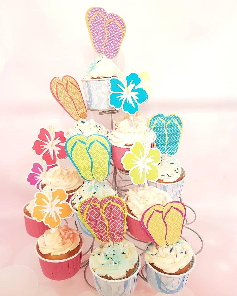 daintybites's tweet photo. Party cakes https://t.co/72Psbz8nmD