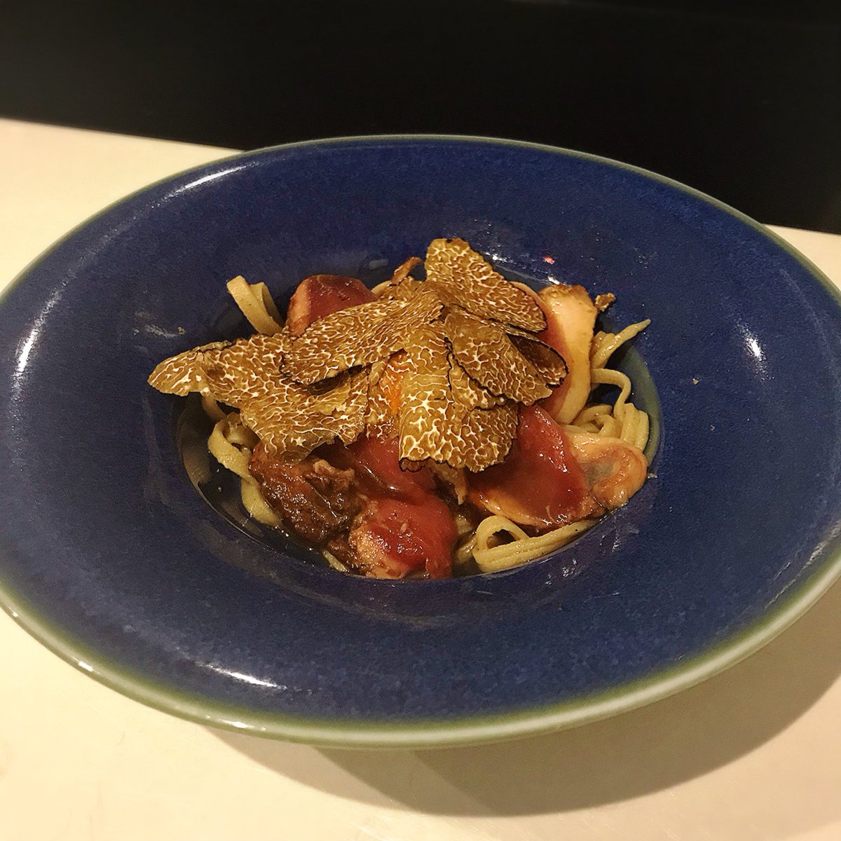 maichan527's tweet photo. 自由が丘 鴨蕎麦 尖
トリュフと雲丹と鴨のお蕎麦が美味しすぎて一品目から感動😭
牡蠣とベシャメルソースを大葉と湯葉で包んだ揚げ物は牡蠣がとろとろ😭揚げた湯葉の食感も最高😭
なにより激ヤバなのが鴨のフォアグラの西京漬🦆
これをあてにちびちび日本酒をやるのが最高😭👏
鴨のお肉も美味しかった https://t.co/7by1s2XxBh