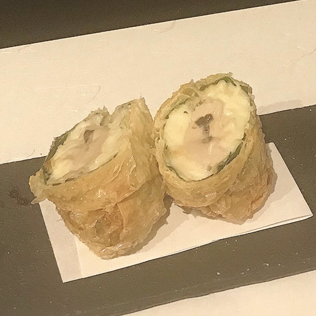 maichan527's tweet photo. 自由が丘 鴨蕎麦 尖
トリュフと雲丹と鴨のお蕎麦が美味しすぎて一品目から感動😭
牡蠣とベシャメルソースを大葉と湯葉で包んだ揚げ物は牡蠣がとろとろ😭揚げた湯葉の食感も最高😭
なにより激ヤバなのが鴨のフォアグラの西京漬🦆
これをあてにちびちび日本酒をやるのが最高😭👏
鴨のお肉も美味しかった https://t.co/7by1s2XxBh