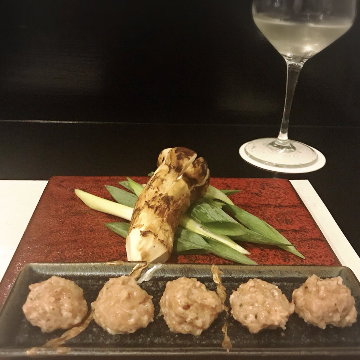 maichan527's tweet photo. 自由が丘 鴨蕎麦 尖
トリュフと雲丹と鴨のお蕎麦が美味しすぎて一品目から感動😭
牡蠣とベシャメルソースを大葉と湯葉で包んだ揚げ物は牡蠣がとろとろ😭揚げた湯葉の食感も最高😭
なにより激ヤバなのが鴨のフォアグラの西京漬🦆
これをあてにちびちび日本酒をやるのが最高😭👏
鴨のお肉も美味しかった https://t.co/7by1s2XxBh
