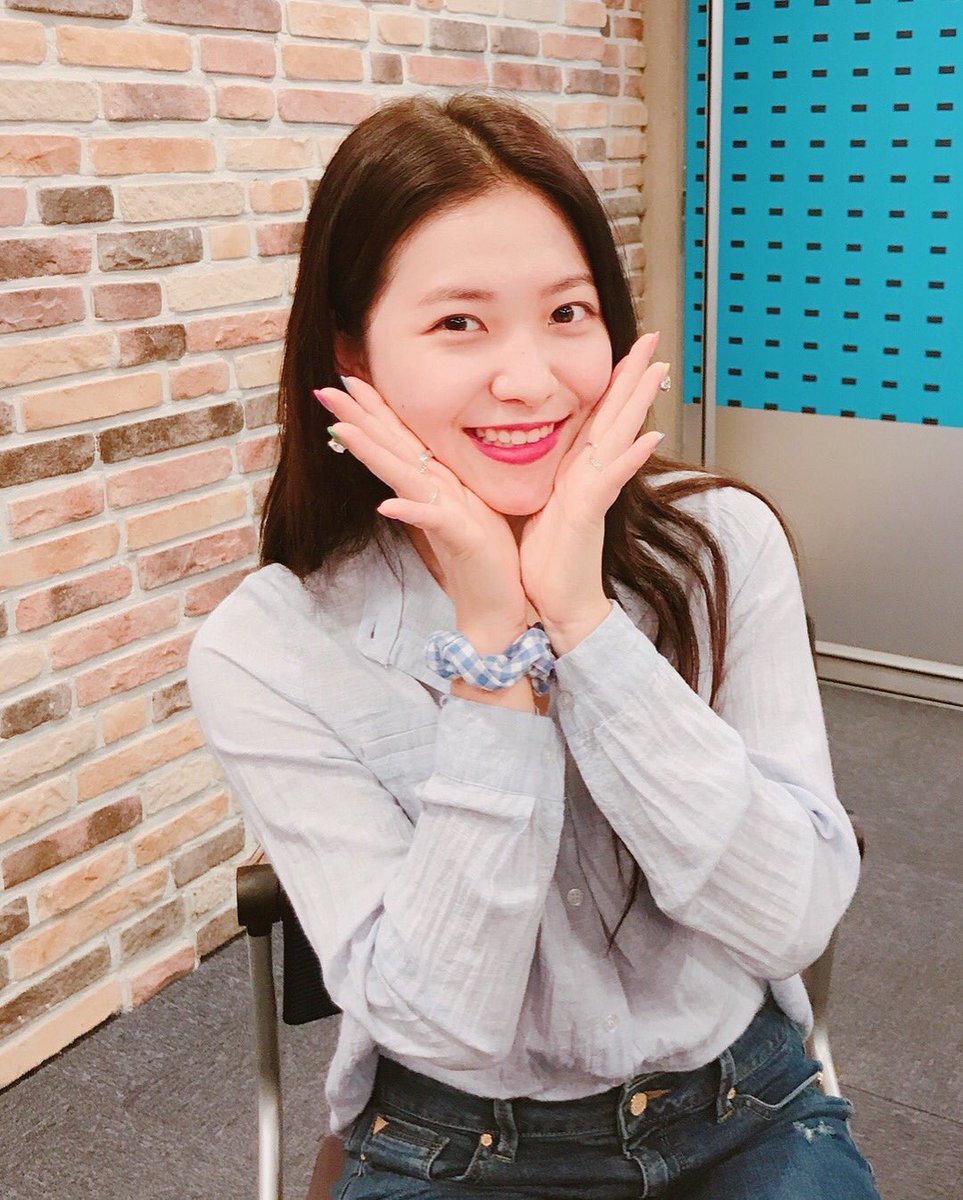 CARAM8LT's tweet photo. [ KILI ]

아아아아아안녕 여로분!!! How's everyone doing?? Don't forget to come at 20.30 KST on our showcase #BubbleTrouble ♡♡

See you lateeer, Soulmelt들!! https://t.co/j67c8QsFpl