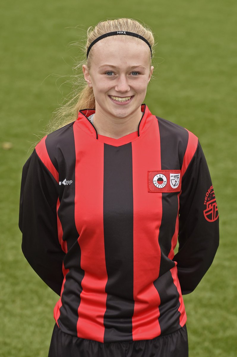 ExcVrouwen's tweet image. 🎂| Speelster Kim Hendriks viert vandaag haar verjaardag. Van harte gefeliciteerd!🎉⚫️🔴⚪️

👉🏻 ❤️ = feliciteren 💪🏻

#ebv #samensterk #verjaardag #gefeliciteerd #eredivisievrouwen