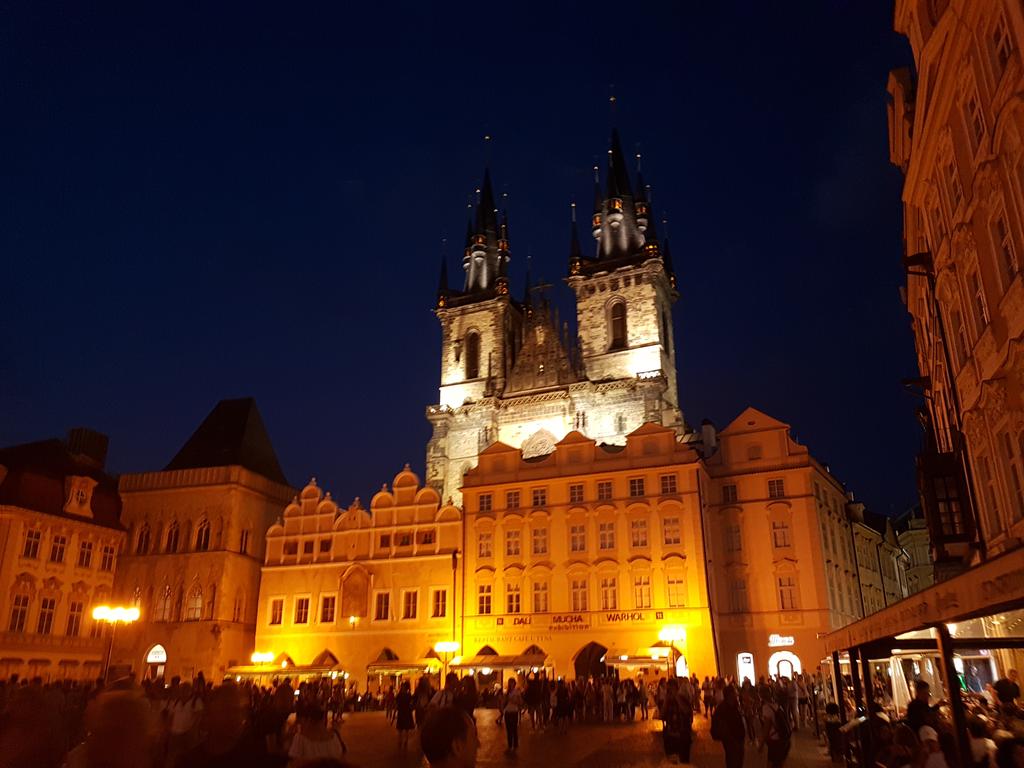 CastelRaid36's tweet image. Jour 19-20 : République Tchèque 🇨🇿 Allemagne 🇩🇪
Après avoir passé la soirée à Prague, nous y sommes retourné le lendemain matin pour observer la ville de jour. Nous avons ensuite filé à Dresden en Allemagne, puis à la capitale, lieu des derniers vestiges du mur de Berlin.