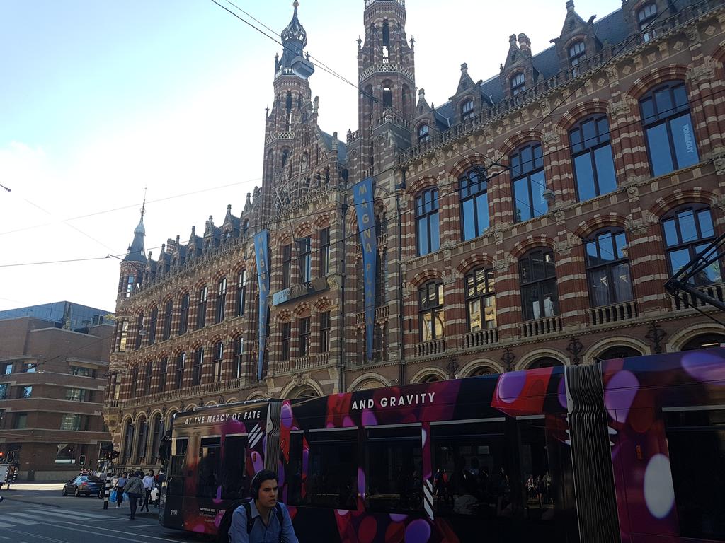 CastelRaid36's tweet image. Jour 21 : Pays Bas 🇳🇱
Après beaucoup de routes, nous avons décidé de commencer la visite du Pays Bas avec Rotterdam et son port mondialement connue. Nous nous sommes ensuite directement dirigé vers Amsterdam où nous y avons passé toute l'après midi et soirée.