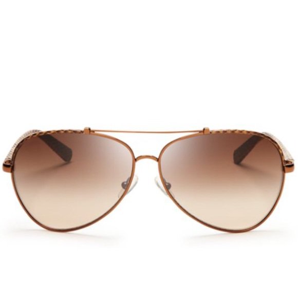 CynthiaSD28's tweet photo. So good I had to share! Check out all the items I'm loving on @Poshmarkapp from @fashionfavs1111 #poshmark #fashion #style #shopmycloset #victoriassecret #bananarepublic #toryburch: https://t.co/klQZOU66sd https://t.co/gzfuQrhbiU