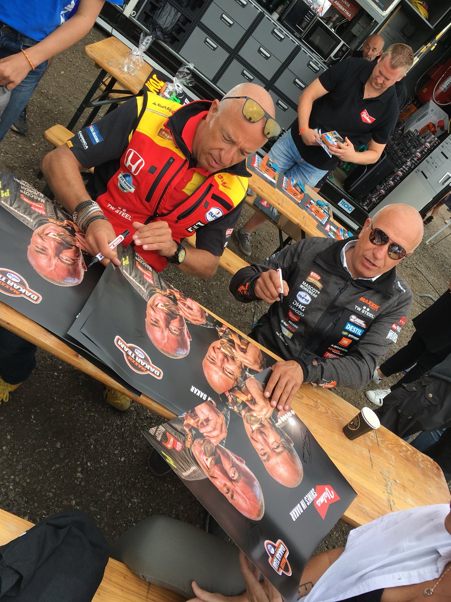 Valma_1926's tweet photo. Alleen maar vrolijke gezichten bij de winnaars van de Meet &amp; Greet met @TimCoronel en @TomCoronel #Valma #Valma1926 #GammaRacingDay #GRD2018 https://t.co/UhNffSNQj7
