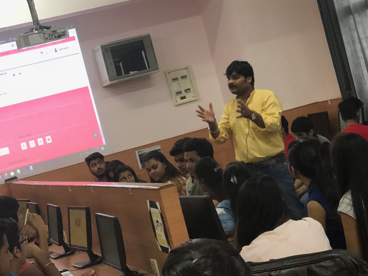 digital_kal's tweet photo. Conducted Seminar on #DigitalMarketing at Rukmini Devi Institute of Advanced Studies, Rohini, Delhi by Mr.Chunky Malhotra from #Digitalkal #digitalmarketing #digitalindia https://t.co/DoLyn4scBZ