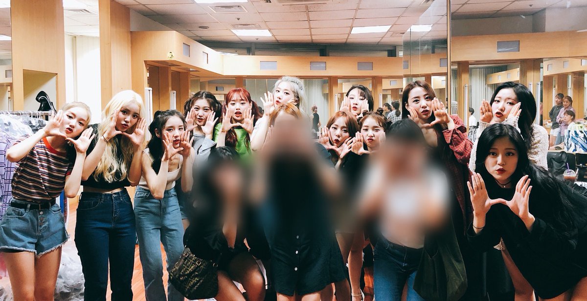 lowqyeojin's tweet photo. 180819 ot12 pics backstage ♡

○° ctto 

#LOONA #이달의소녀 #여진 #Yeojin https://t.co/s8umxPbA9Z