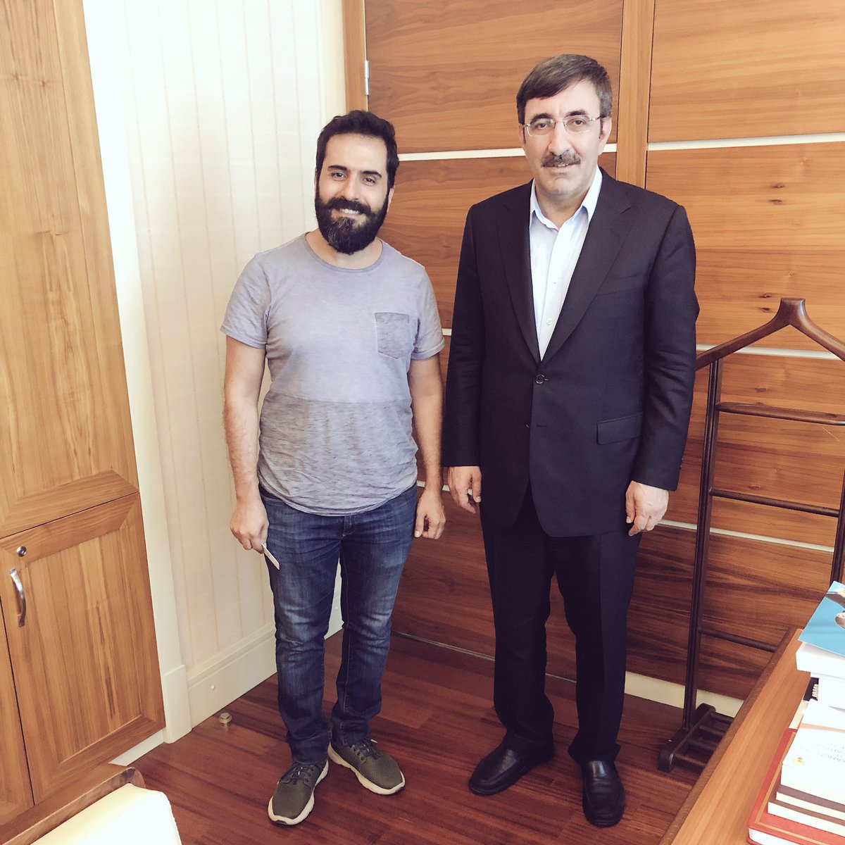 ideyapim's tweet photo. Bakanımız sayın @_cevdetyilmaz ‘ı bu yıl ikincisi gereçekleştirilecek olan “Bingöl Kısa Film Festivali”  konusunda bilgilendirdik.   #Bingölaltınkartalödülleri  #ideyapim https://t.co/P2biMBiO24