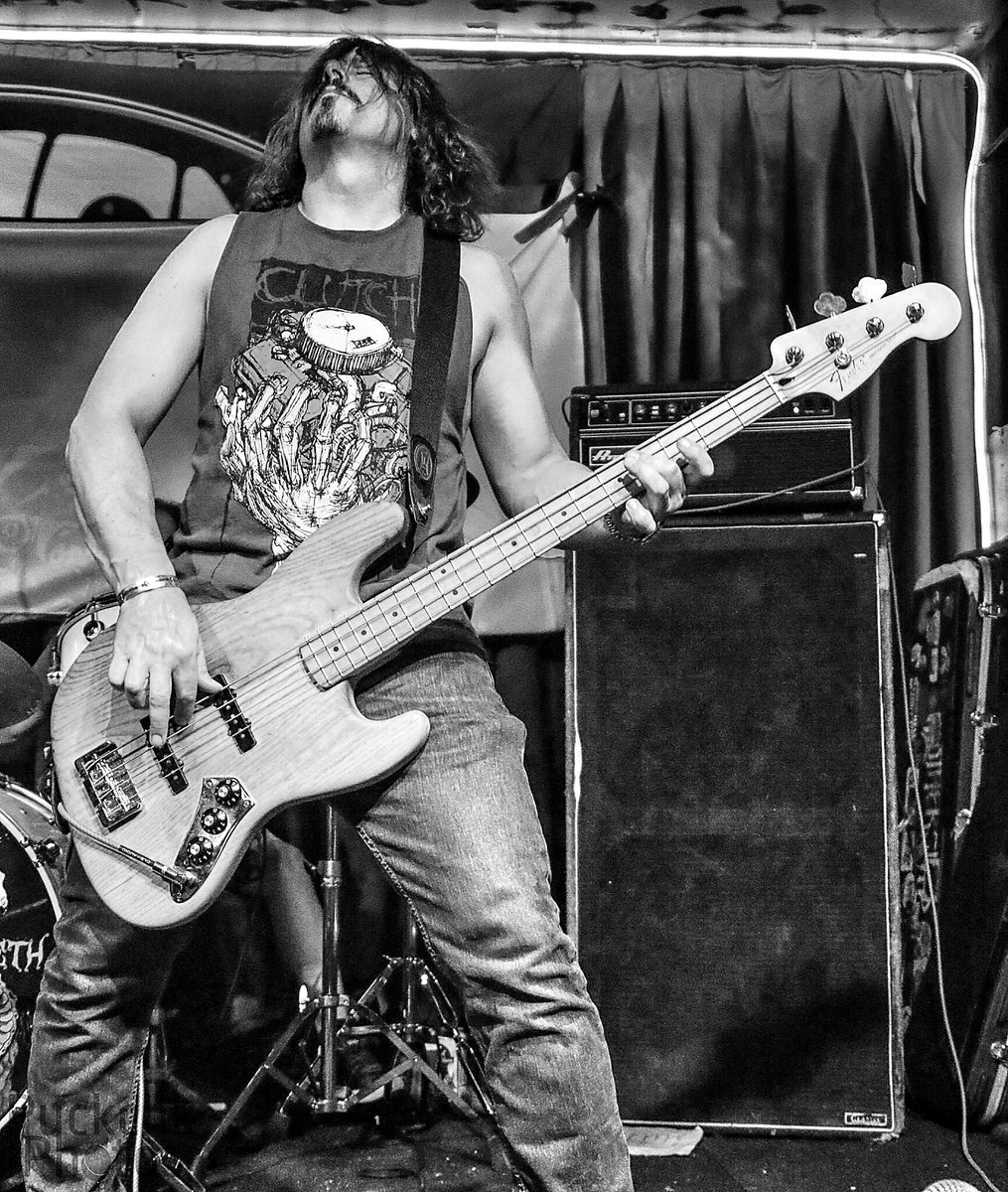 ZackBusby's tweet photo. From the SMOD run. #wofat #wofatband #wofatriffage #sludgeblues #doom #fender #ampeg https://t.co/FKKDfkNSnm