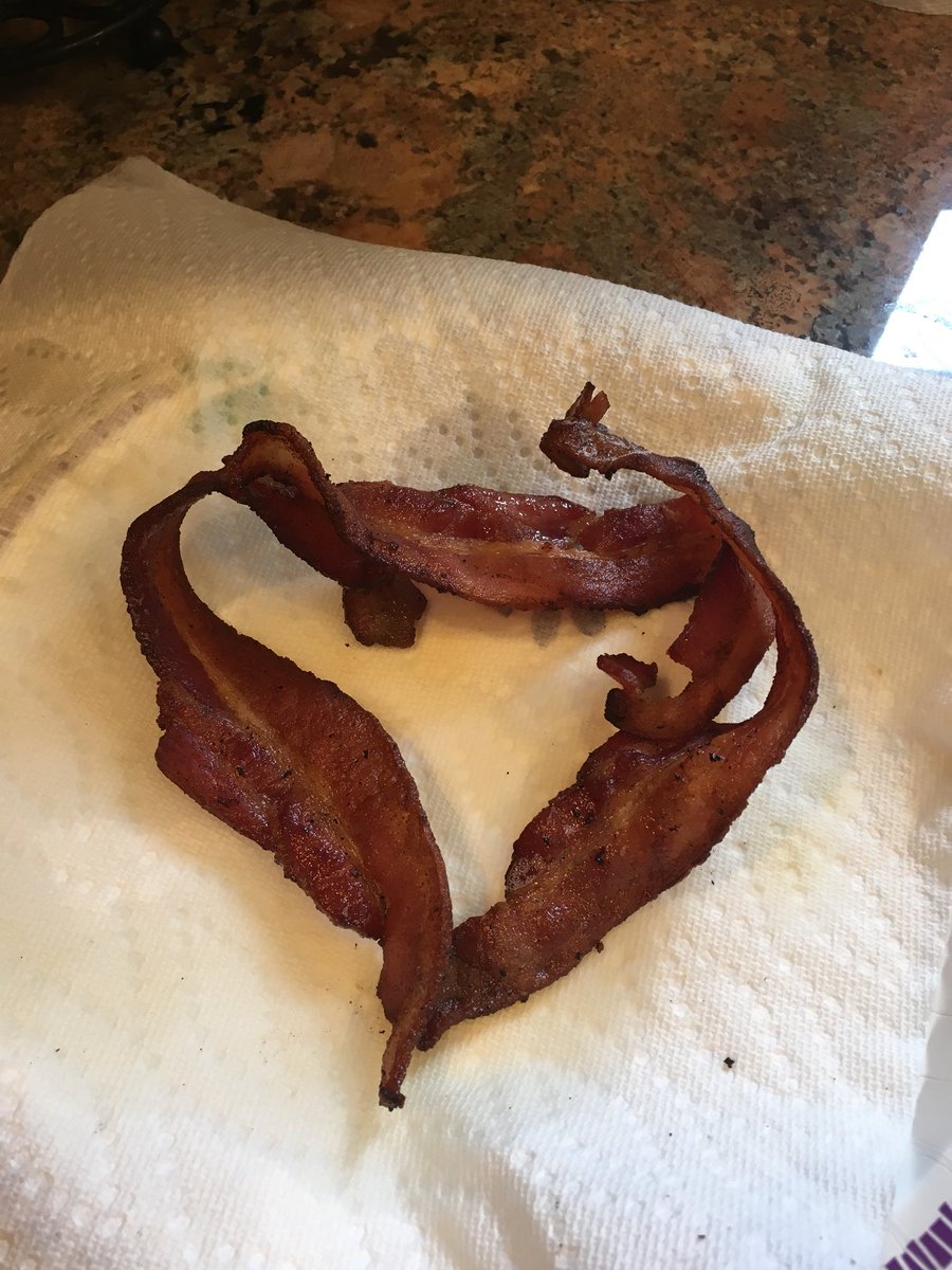 bacon_dad's tweet photo. #GoodToBeHome #BaconHome https://t.co/J46fEmmRwp