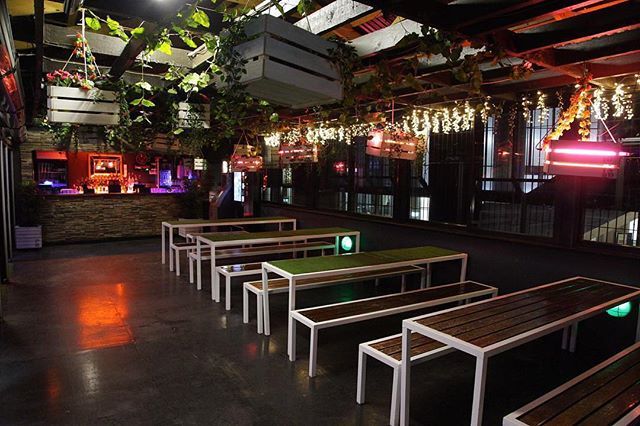 GeddesLounge's tweet photo. ☀️sneak peak of our wonderful rooftop @topyard.rooftop • best part...check out the burgers!! #rooftop #launchparty #burgers #🍔 #beer #🍺 #beats #🎧 #rooftopbar #melbournebars #functionspace #functionsandevents #birthdayparties #bandnights #corporat… https://t.co/C7U2prQJRq https://t.co/9hRSeN6Slk